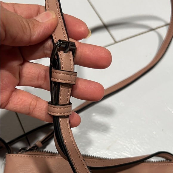 Simply Vera Vera Wang Blush Crossbody Bag - Picture 4 of 8